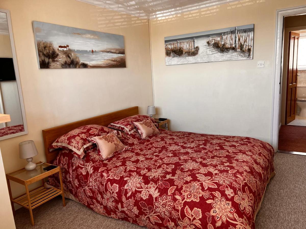 Shazzamm Apartment New Quay Екстериор снимка