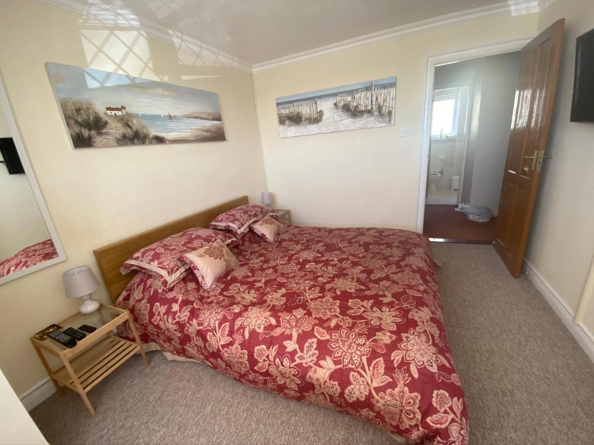 Shazzamm Apartment New Quay Екстериор снимка