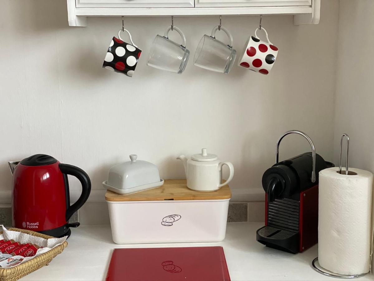 Shazzamm Apartment New Quay Екстериор снимка