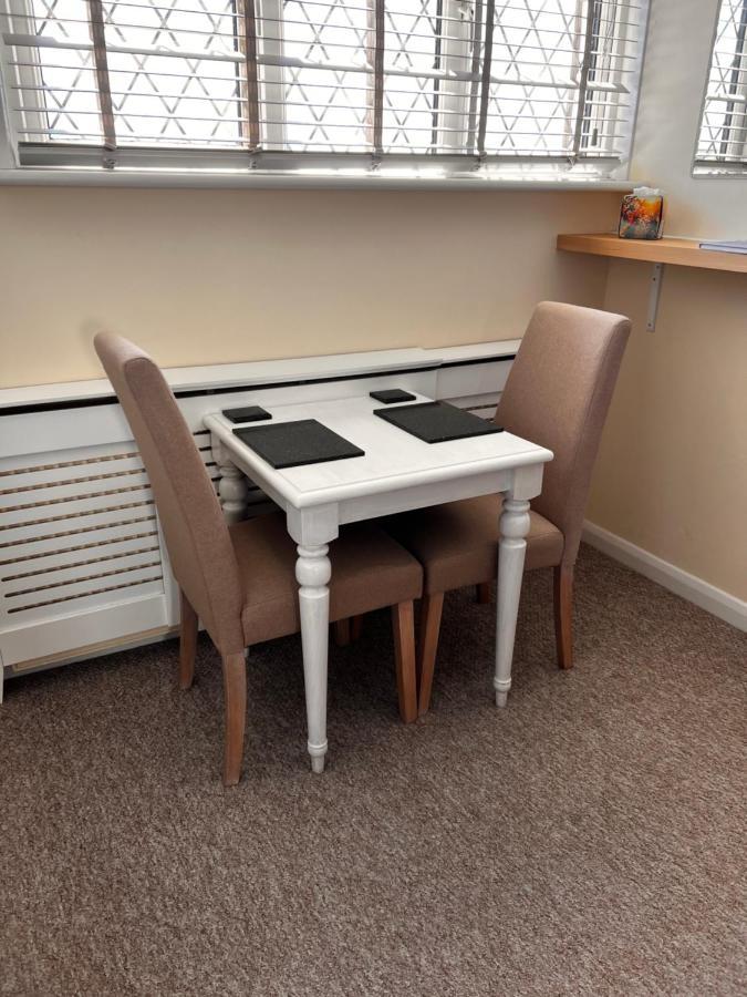 Shazzamm Apartment New Quay Екстериор снимка